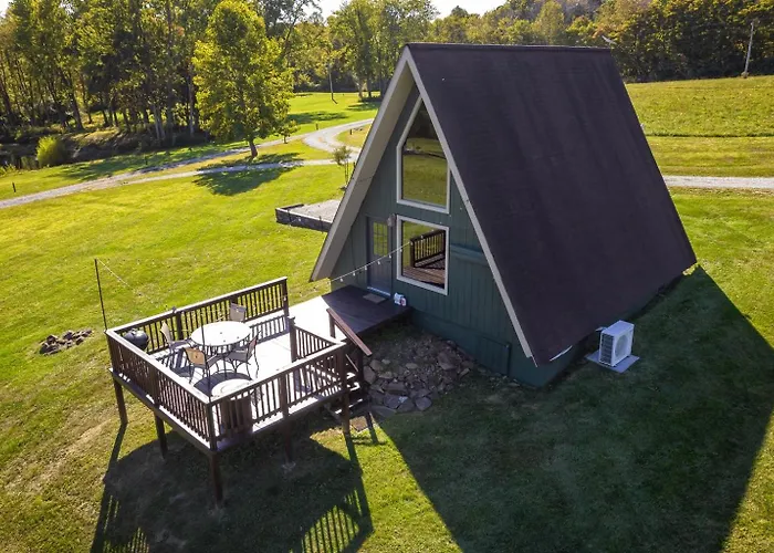 Hot Tub, Sunrise Views, Stocked Pond Holiday home